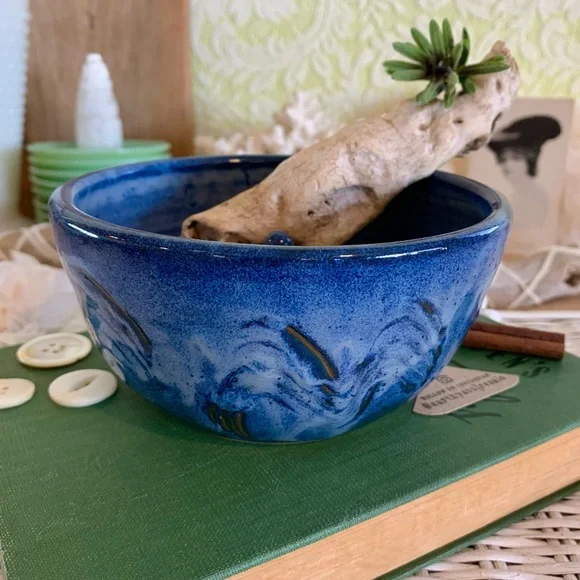 Vintage Handmade Pottery Bowl 🥣 Unique Home Decor / Kitchen / Gift / Baking - Picture 2 of 11